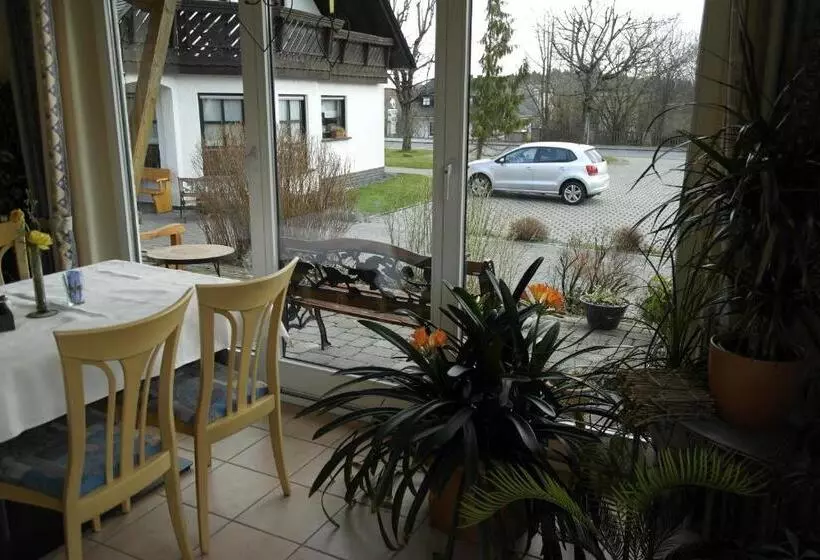 Отель Pit Lane Home Of Motorsport