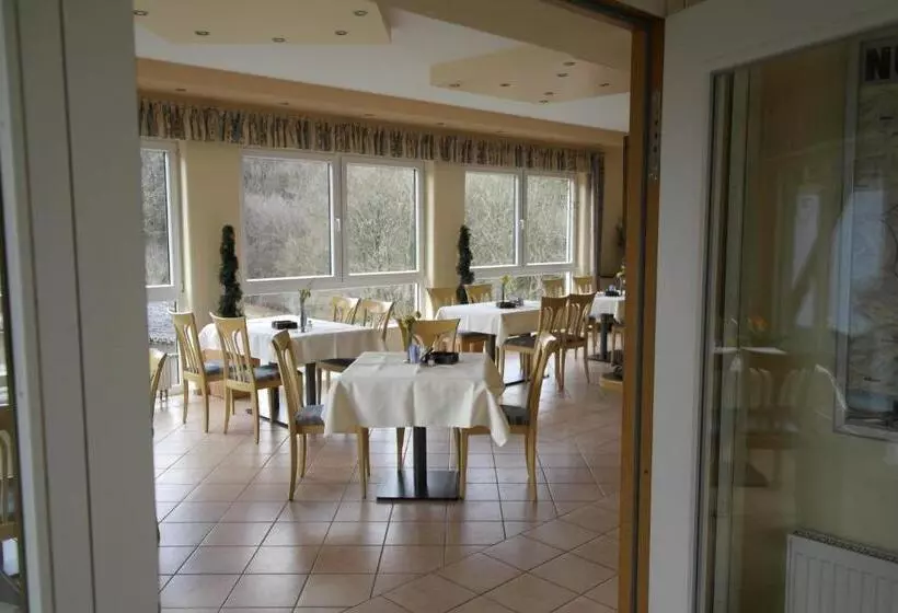 Отель Pit Lane Home Of Motorsport