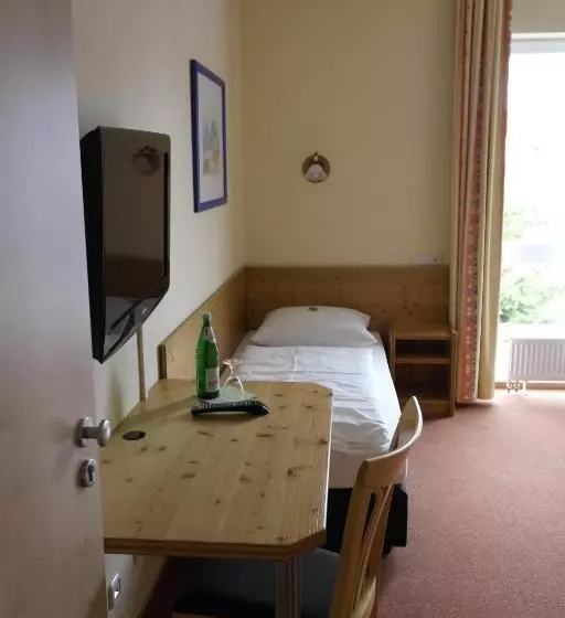 Отель Pit Lane Home Of Motorsport