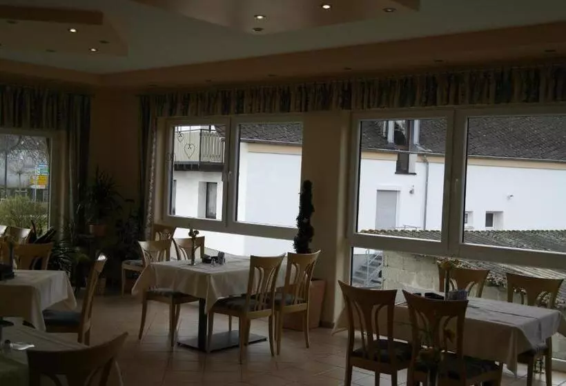 Отель Pit Lane Home Of Motorsport