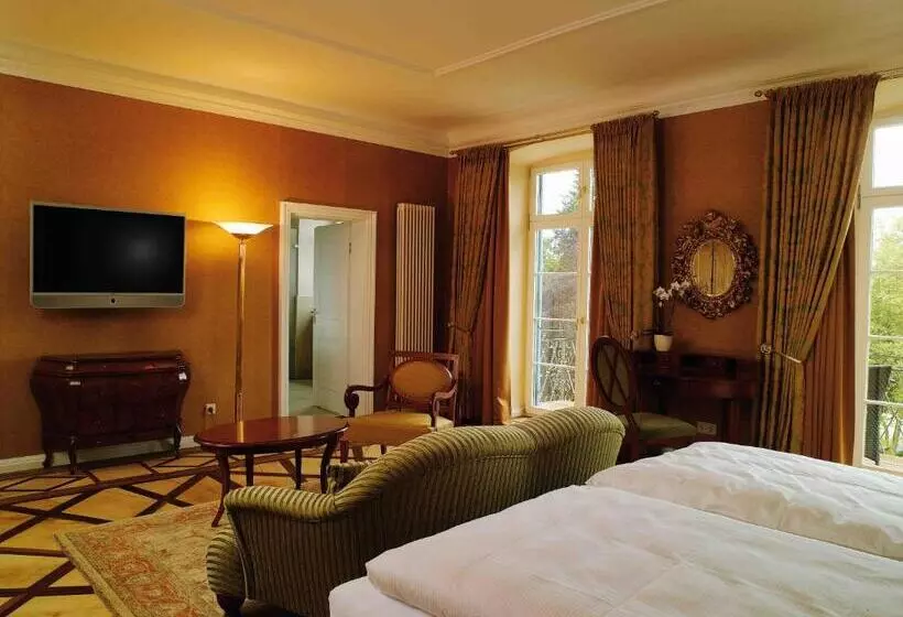 酒店 Schloss Neutrauchburg