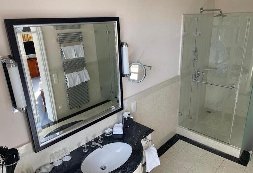 호텔 Schloss Neutrauchburg