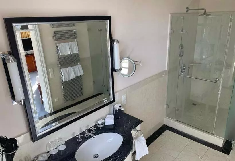 酒店 Schloss Neutrauchburg