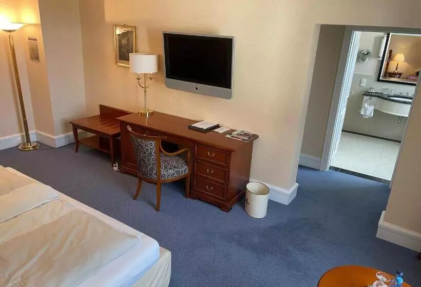 酒店 Schloss Neutrauchburg