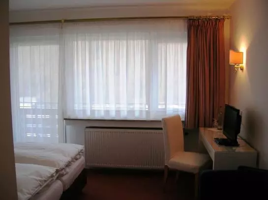 ホテル Schweizerhaus