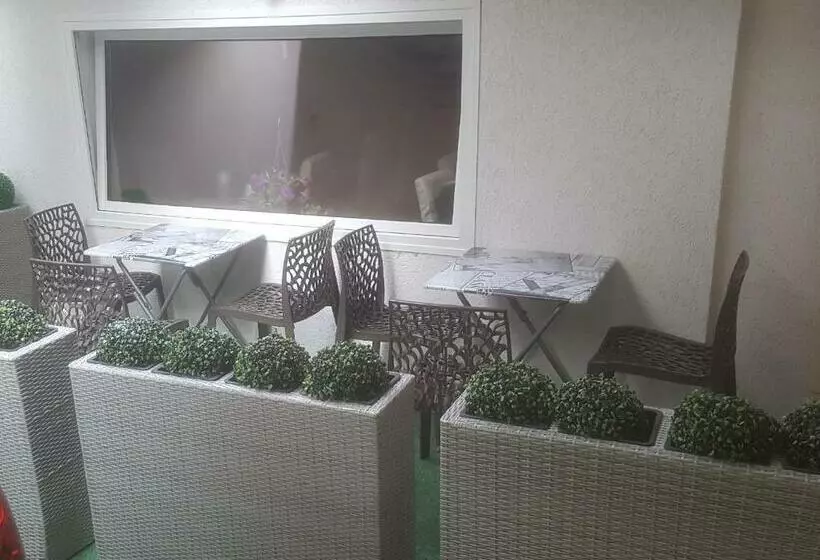 Отель City Central Promenade