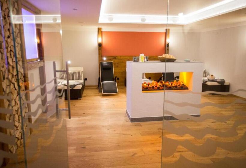 Отель Helmerhof