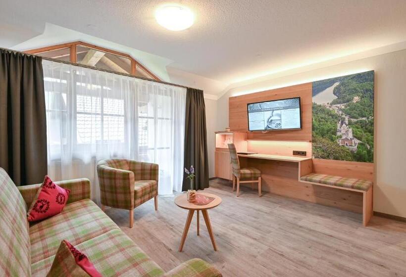 Отель Helmerhof