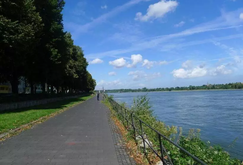 هتل Mercedes City