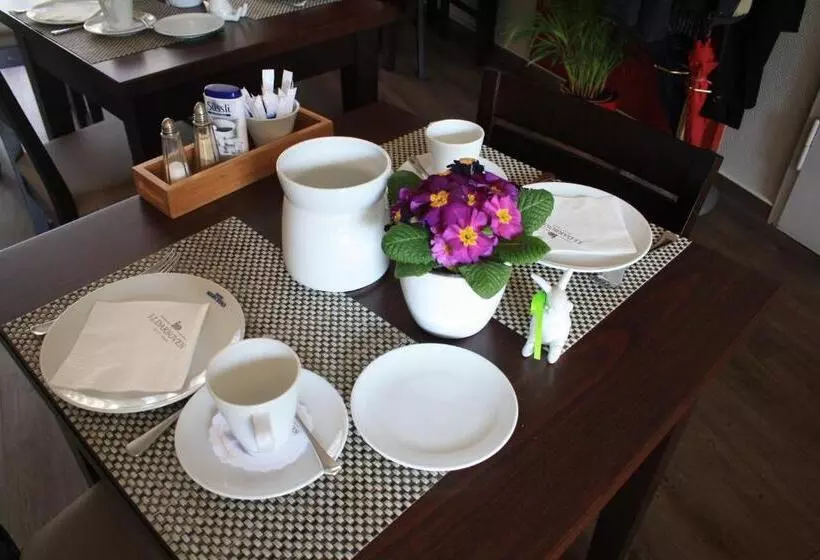 هتل Mercedes City