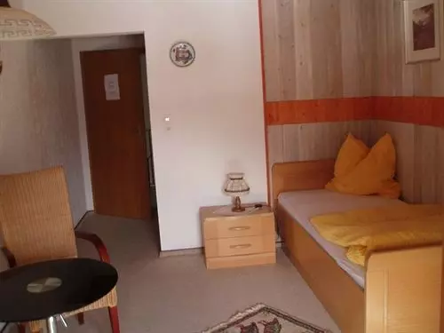 酒店 Ferienwohnungen Quellenhof