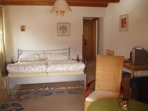 酒店 Ferienwohnungen Quellenhof