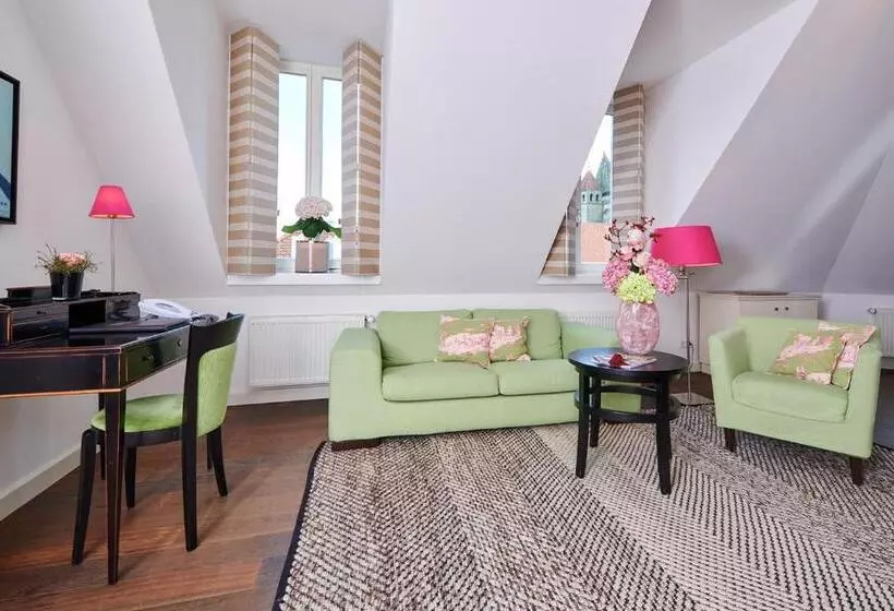 هتل Goliath Am Dom