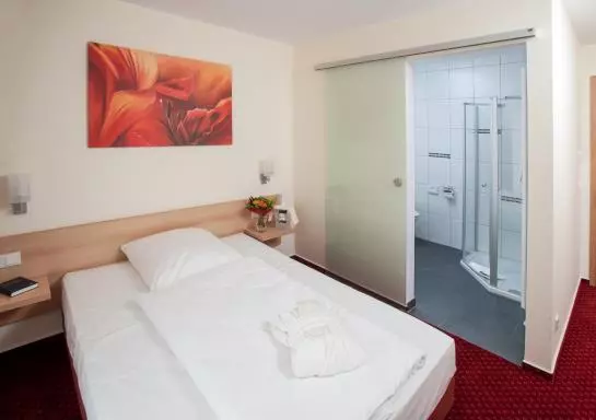 Отель Johanniter-