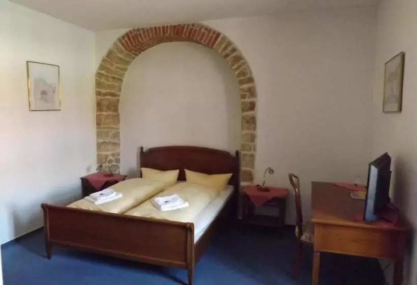 Отель Zur Sonne