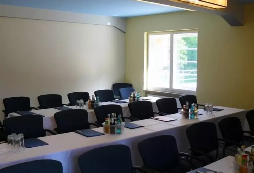 Отель Haus Des Volkes  Das Bauhaus