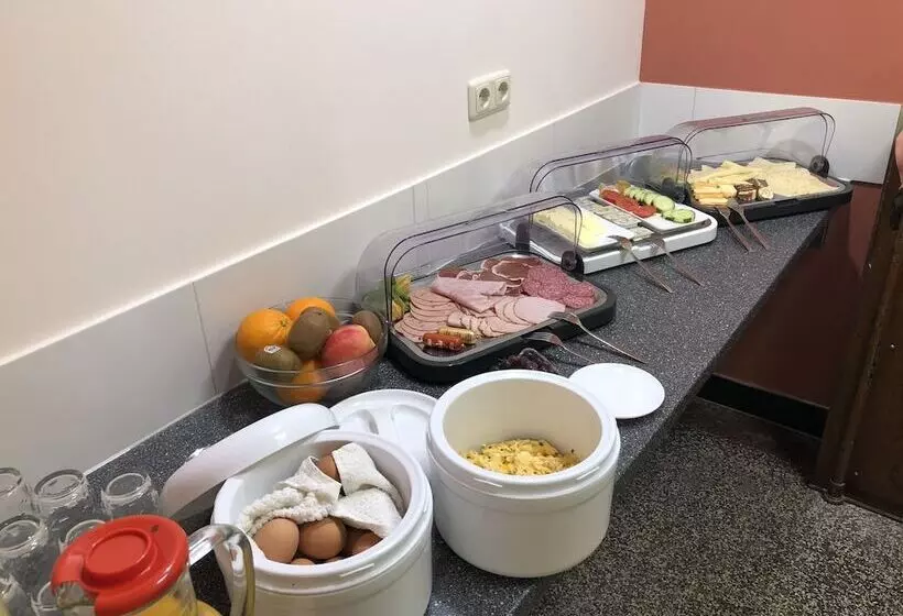 Отель Haus Des Volkes  Das Bauhaus