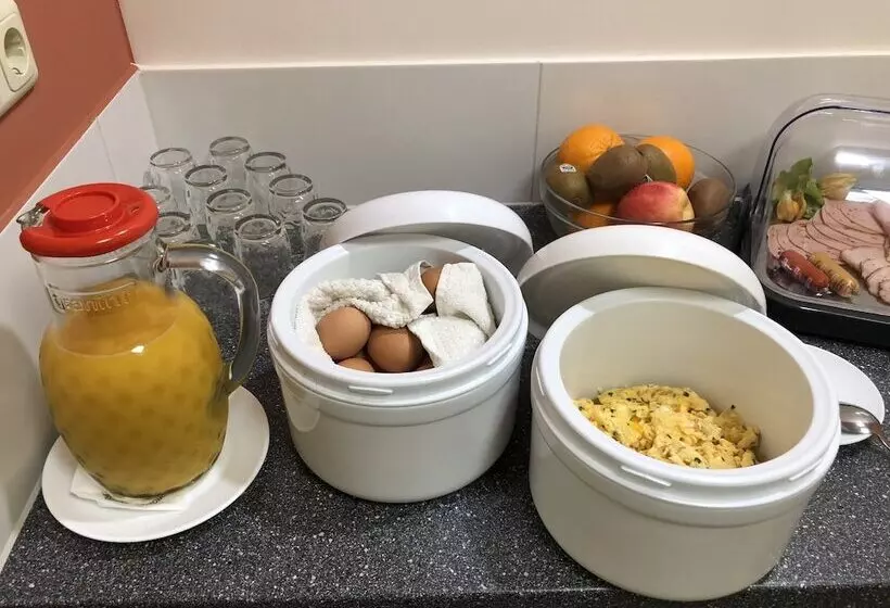 Отель Haus Des Volkes  Das Bauhaus