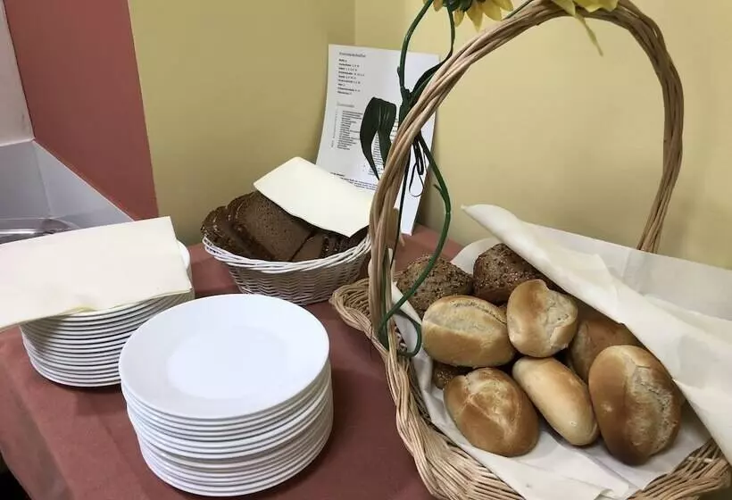 Отель Haus Des Volkes  Das Bauhaus