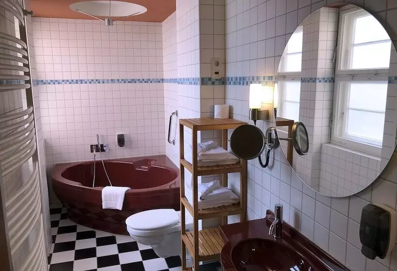 Отель Haus Des Volkes  Das Bauhaus