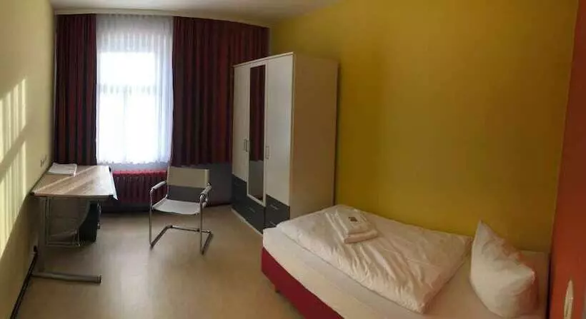 Отель Haus Des Volkes  Das Bauhaus