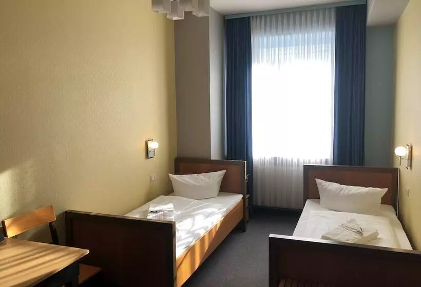 Отель Haus Des Volkes  Das Bauhaus