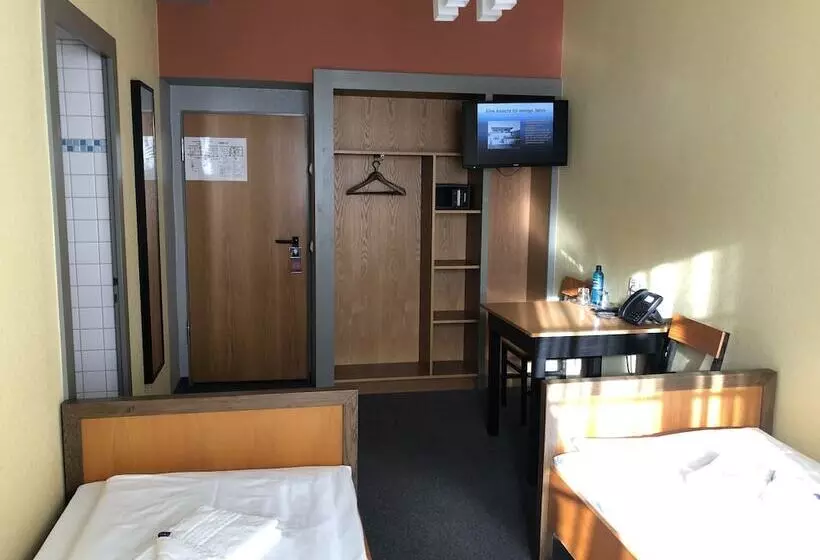 Отель Haus Des Volkes  Das Bauhaus