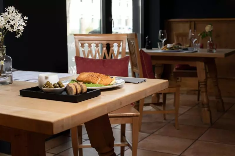 בית מלון כפרי &repeat Köln Airport