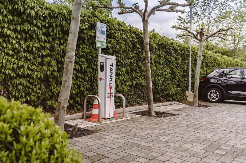 בית מלון כפרי &repeat Köln Airport