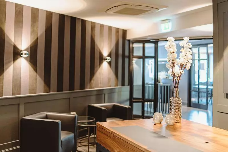 בית מלון כפרי &repeat Köln Airport