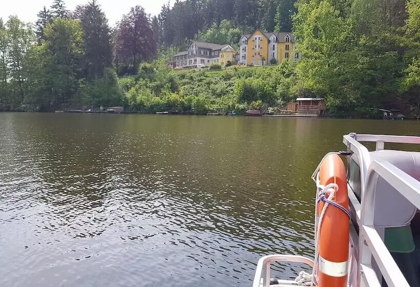 ホテル Waldhaus Lauenhain