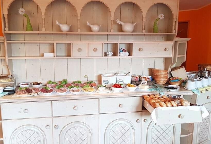 Отель Waldhaus Lauenhain