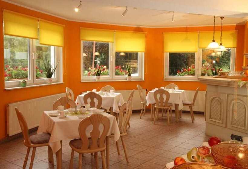 Отель Waldhaus Lauenhain