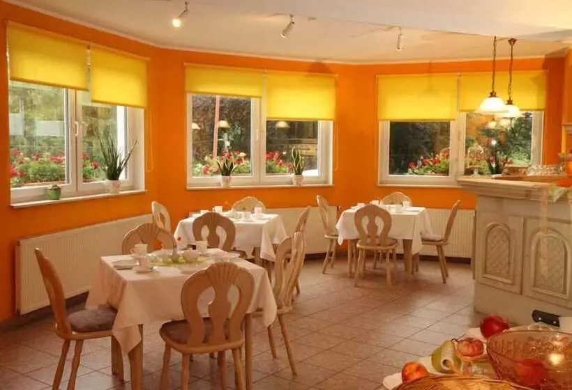 ホテル Waldhaus Lauenhain