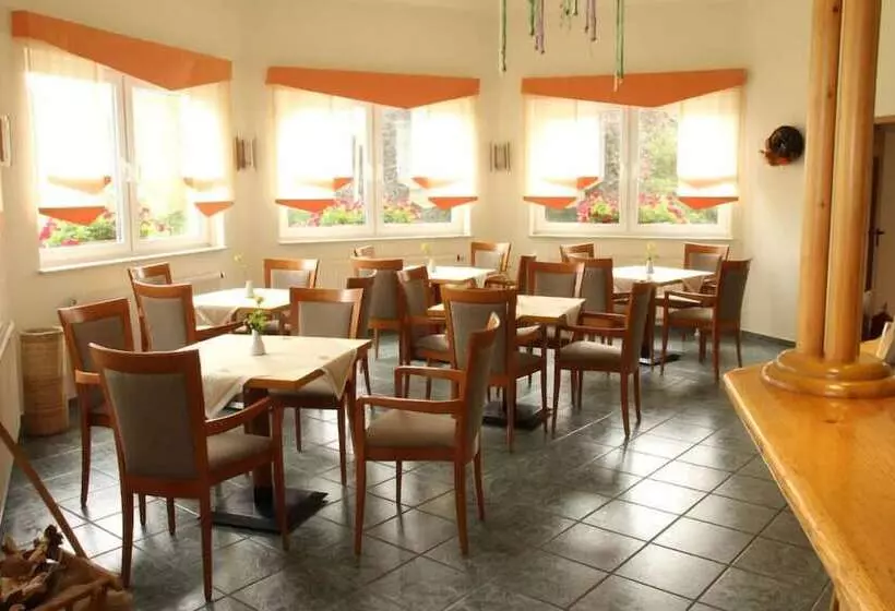 ホテル Waldhaus Lauenhain