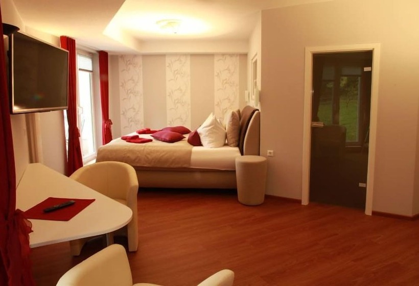 Отель Waldhaus Lauenhain