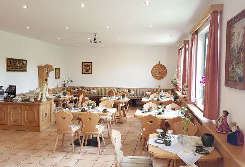 Landhotel Burgenblick Garni & Tagungs