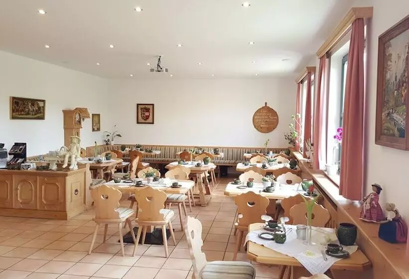 Landhotel Burgenblick Garni & Tagungs