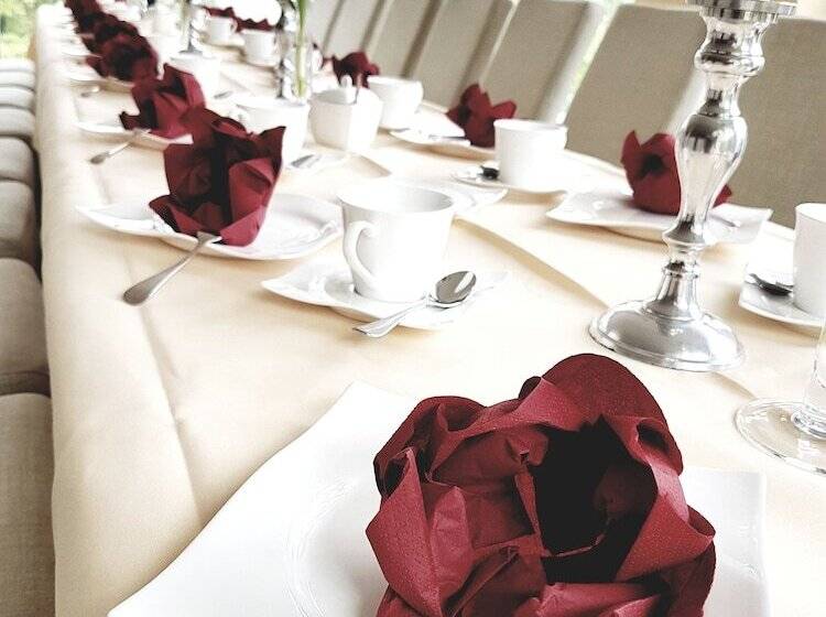 Landhotel Burgenblick Garni & Tagungs