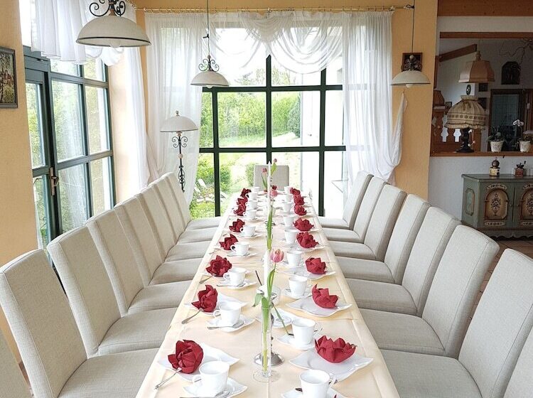 Landhotel Burgenblick Garni & Tagungs