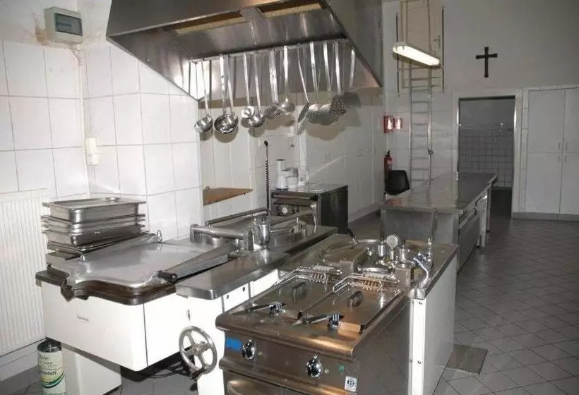 住所 Nikolauskloster