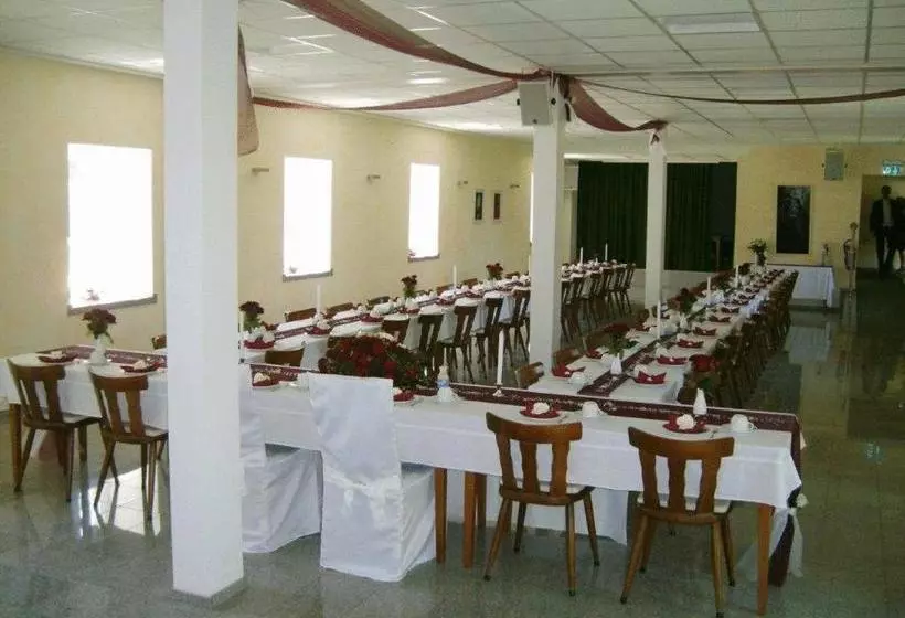 住所 Nikolauskloster