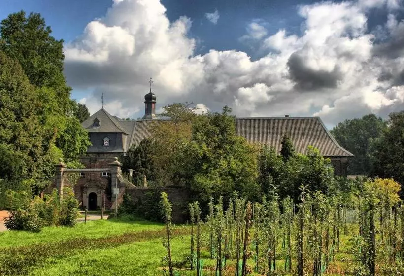 住所 Nikolauskloster