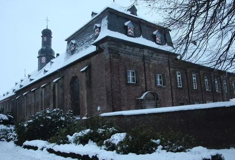 住所 Nikolauskloster