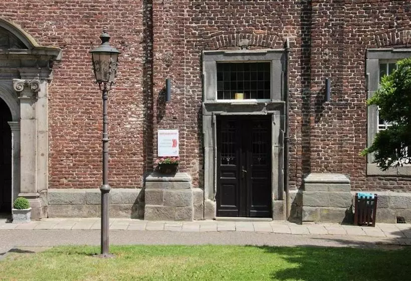 住所 Nikolauskloster