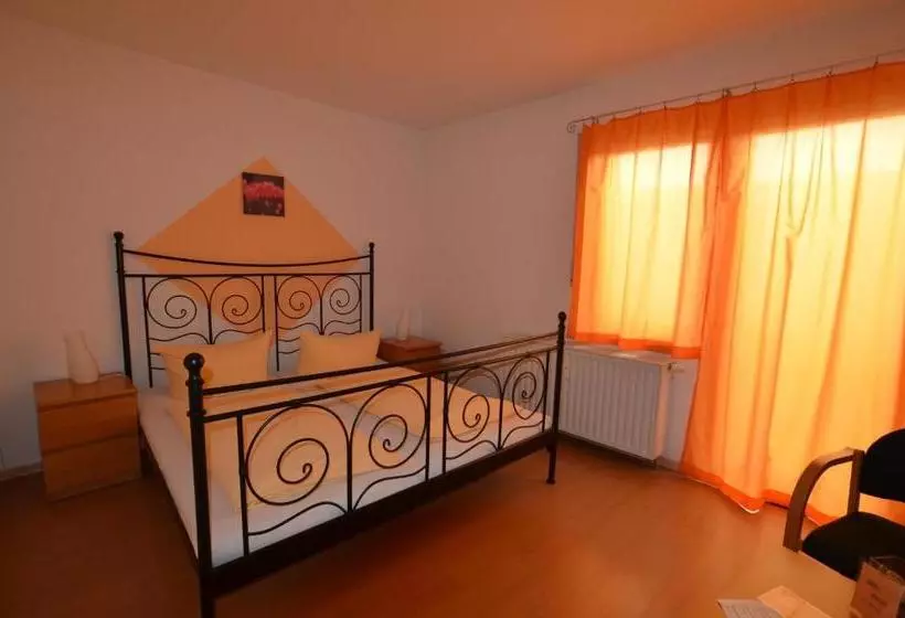 민박 Pension Mezzaluna