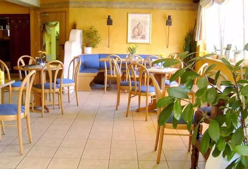 צימר Stadtcafé Pension