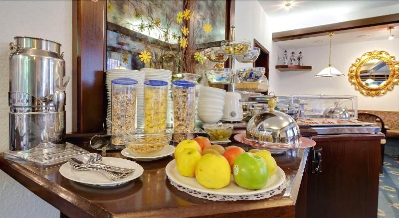 فندق Astoria Am Urachplatz