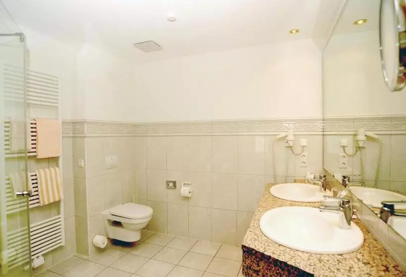 Отель Golfpark Gut Duneburg