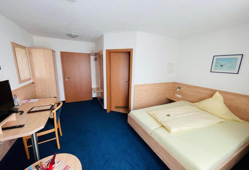 בית מלון כפרי Zum Fliegerwirt